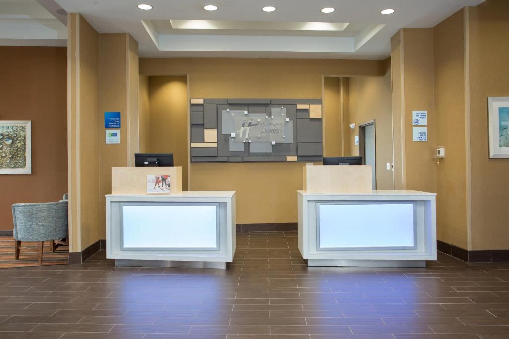 Holiday Inn Express - Springfield Downtown, an IHG Hotel photo 4