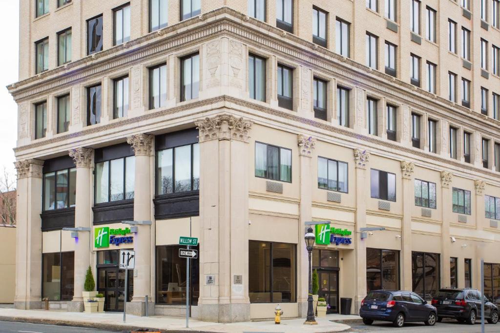 Holiday Inn Express - Springfield Downtown, an IHG Hotel photo 3