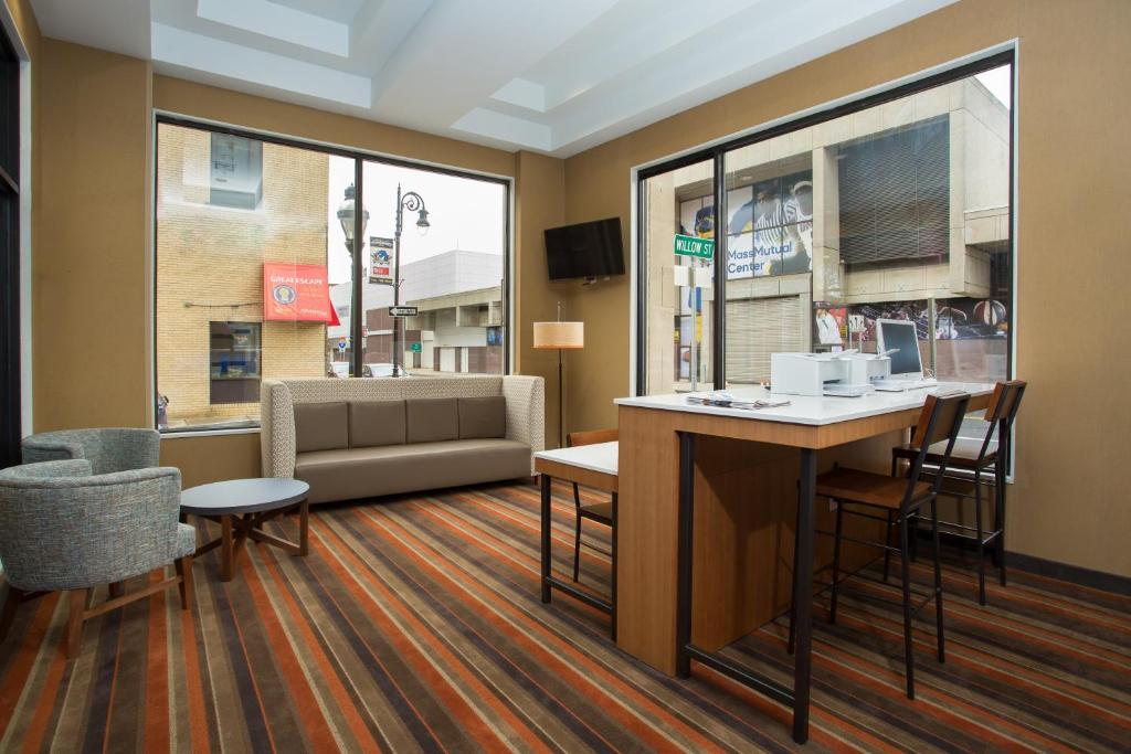 Holiday Inn Express - Springfield Downtown, an IHG Hotel photo 1