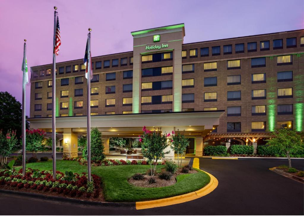 Holiday Inn Charlotte University Executive Park, an IHG Hotel image