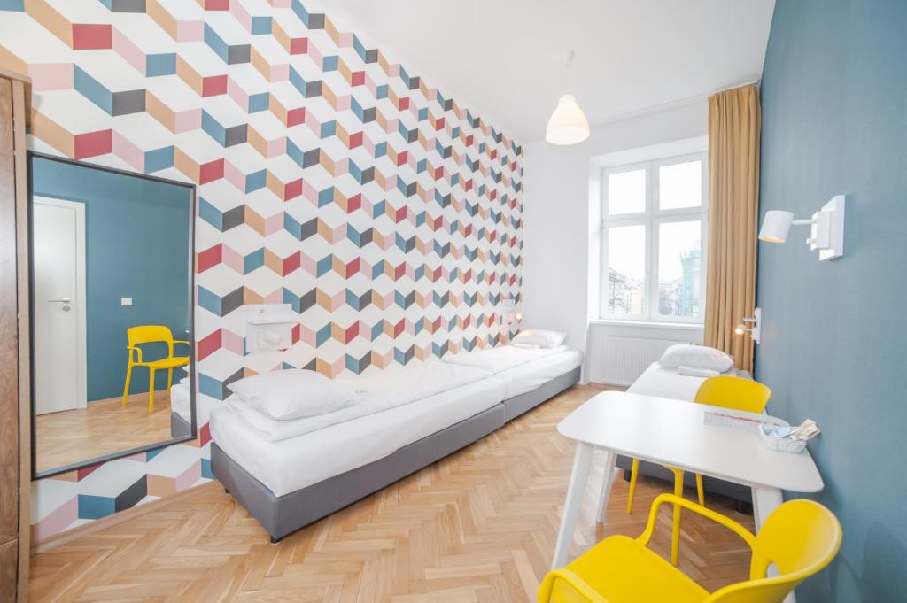 Трехместный (Трехместный номер с собственной ванной комнатой), Atlantis Hostel