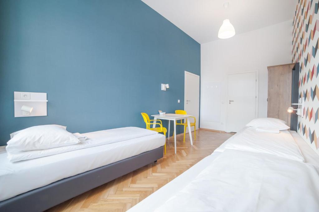 Трехместный (Трехместный номер с собственной ванной комнатой), Atlantis Hostel
