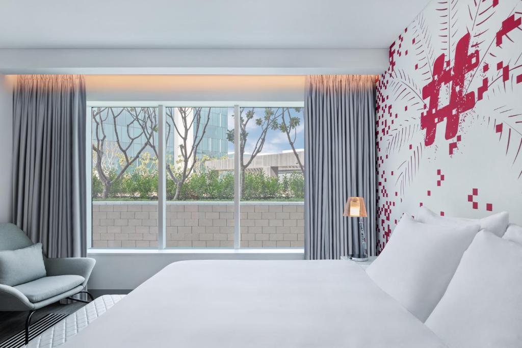 Сьюит (Люкс), Отель Radisson RED Dubai Silicon Oasis