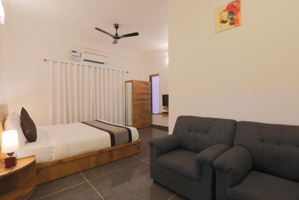 Двухместный (Двухместный номер Делюкс с 1 кроватью и балконом), Aaria Residency