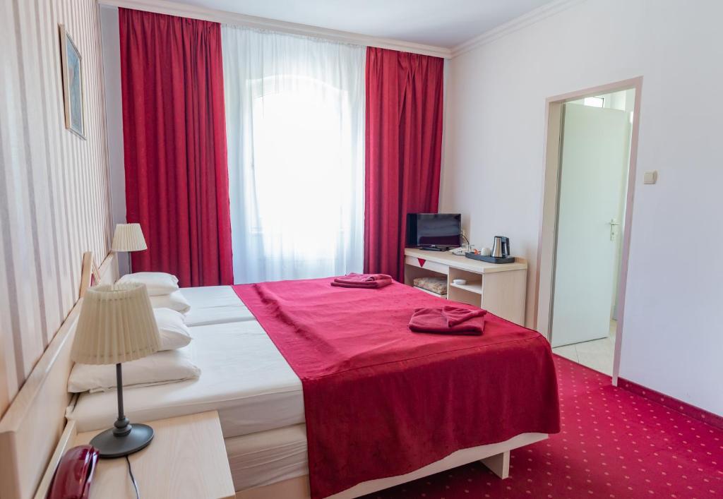 Семейный (Семейный люкс с 2 спальнями), Walzer Hotel & Restaurant