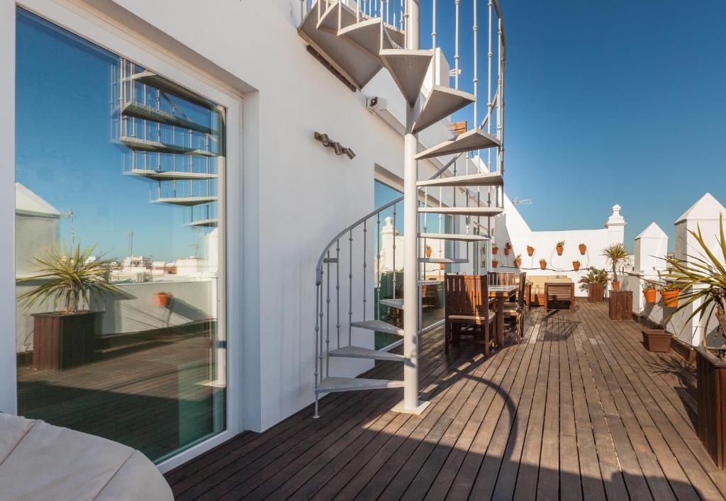 ***** ATTIC WITH IMPRESSIVE VIEWS AND JACUZZI photo 4