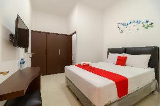 RedDoorz near Kejaksan Station Cirebon 2 photo 1