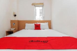 RedDoorz Plus near Galaxy Bekasi photo 3