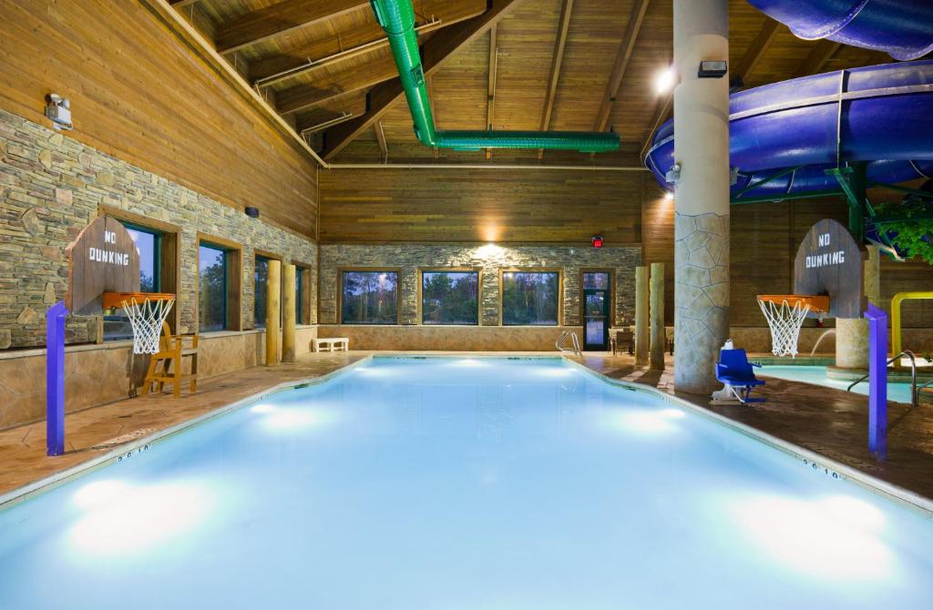Holiday Inn Express Hotel & Suites Brainerd-Baxter, an IHG Hotel photo 1