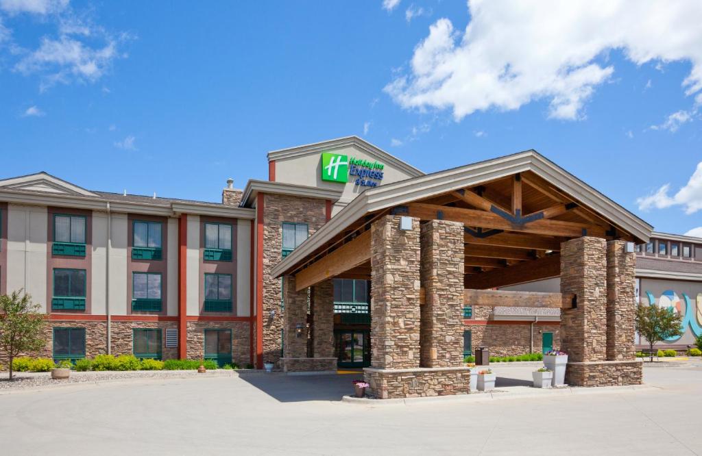 Holiday Inn Express Hotel & Suites Brainerd-Baxter, an IHG Hotel image