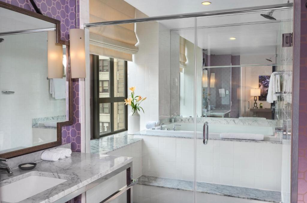 Трехместный (Spa King Room with City View), Kimpton Hotel Palomar Philadelphia, an IHG Hotel