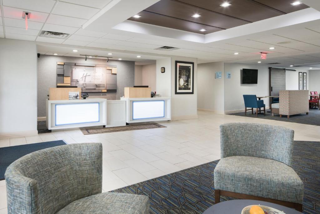 Holiday Inn Express Louisville Northeast, an IHG Hotel image