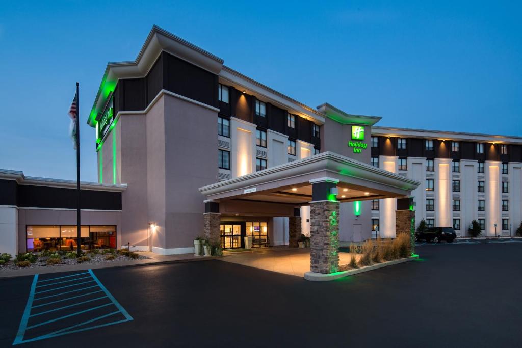 Holiday Inn Milwaukee Riverfront, an IHG Hotel image