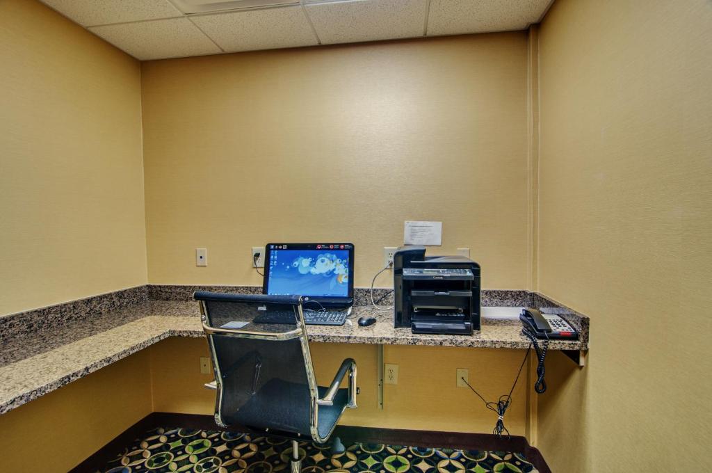 Holiday Inn Express and Suites Wytheville, an IHG Hotel image