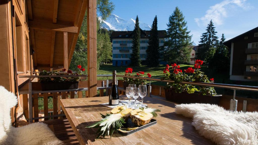 Chalet Luna - Tap to explore photos