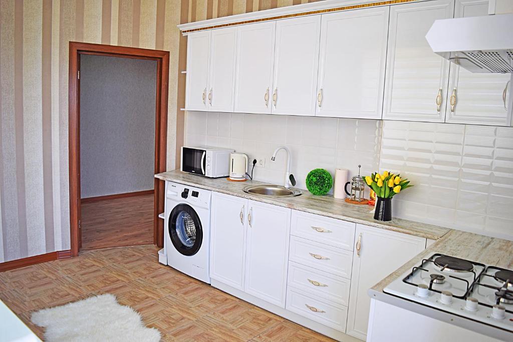 Bishkek Sunny Apartment in the center photo 4