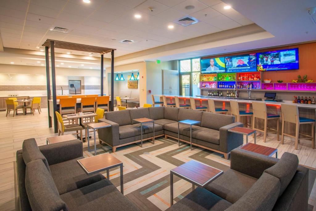 Holiday Inn Pensacola - University Area, an IHG Hotel photo 2