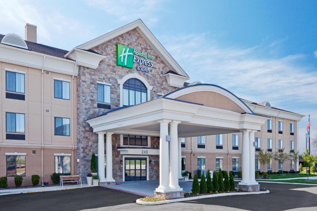 Holiday Inn Express & Suites Warminster - Horsham, an IHG Hotel image