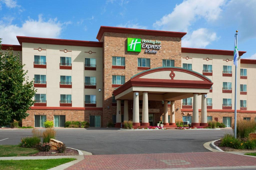 Holiday Inn Express Hotel & Suites Wausau, an IHG Hotel image