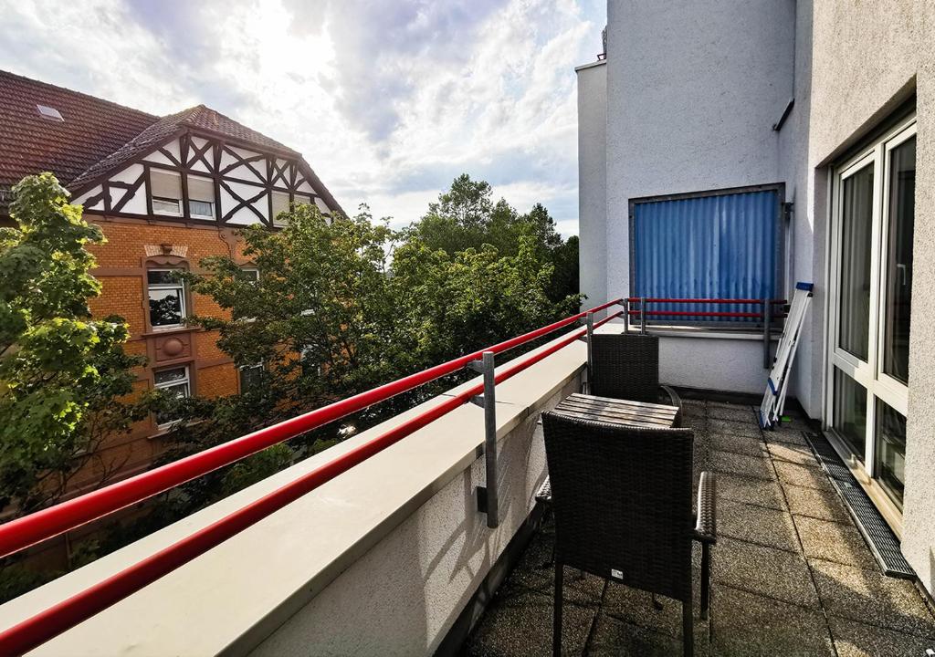 stylish studio - close to city centre - netflix - balcony - parking photo 4
