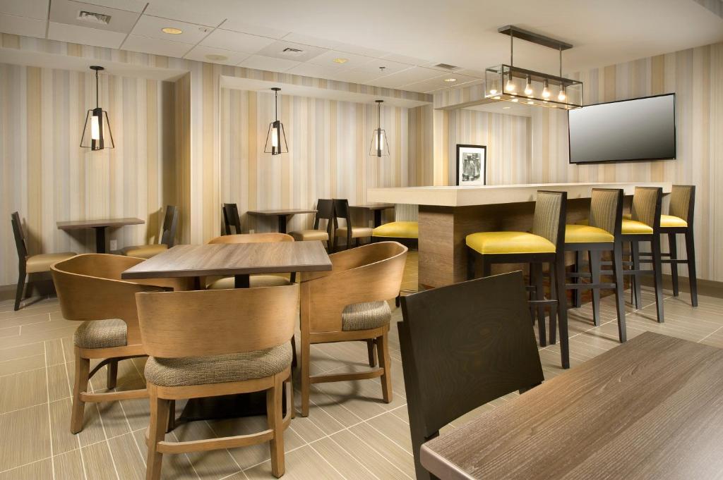 Holiday Inn Express Boston North-Woburn, an IHG Hotel photo 2