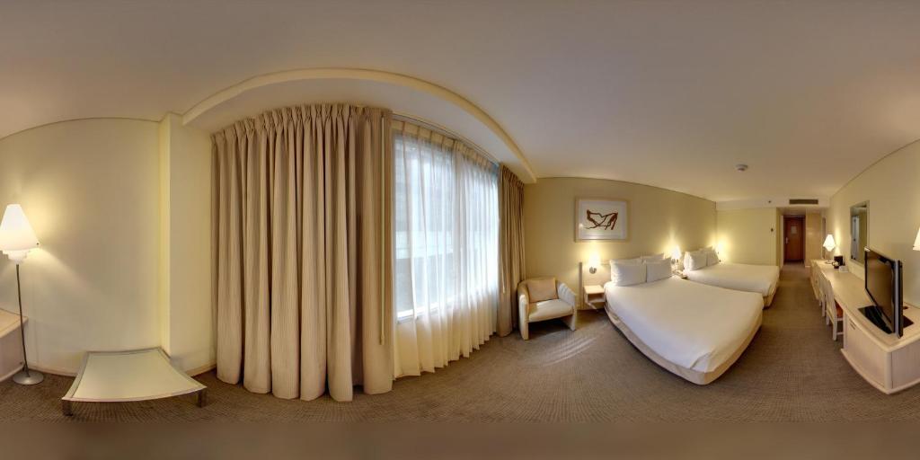 Двухместный (Улучшенный номер с 2 двуспальными кроватями), Novotel Mexico City Santa Fe