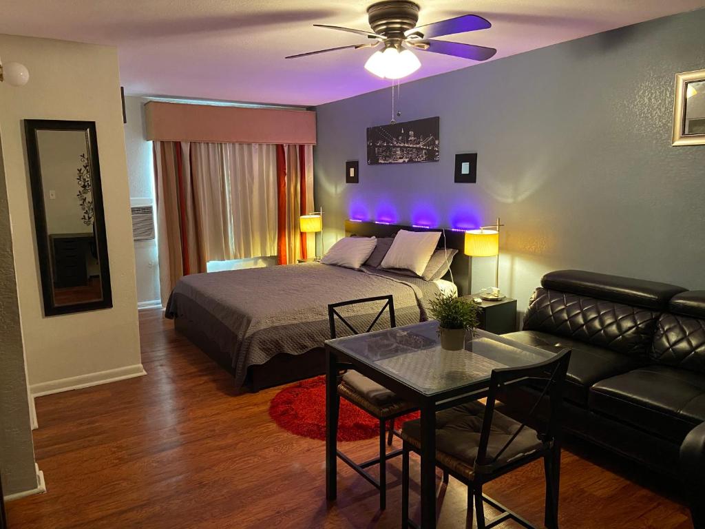Delux Inn Clearwater image