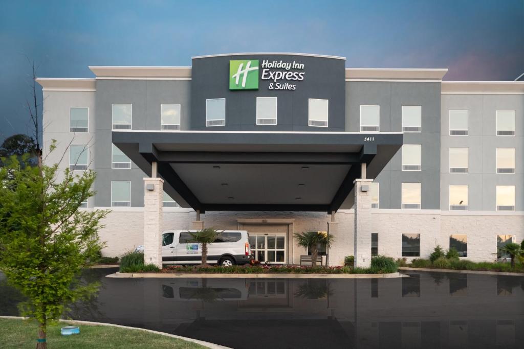 Holiday Inn Express & Suites Memphis Arpt Elvis Presley Blv, an IHG Hotel image