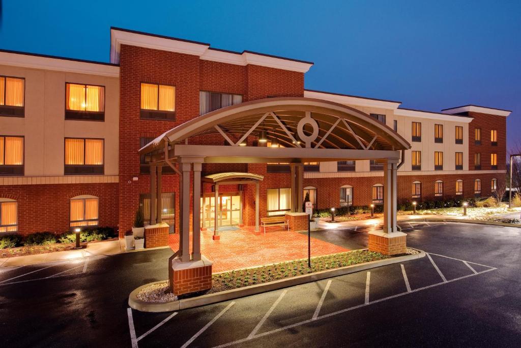 Holiday Inn Express Bethlehem Airport - Allentown Area, an IHG Hotel image