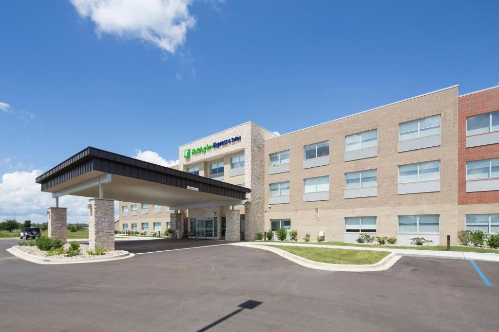 Holiday Inn Express & Suites Rochester Hill - Detroit Area, an IHG Hotel image
