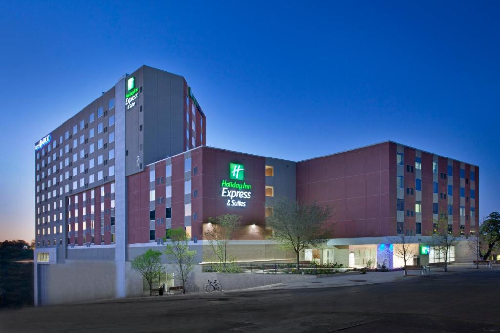 Holiday Inn Express & Suites Austin Downtown - University, an IHG Hotel image