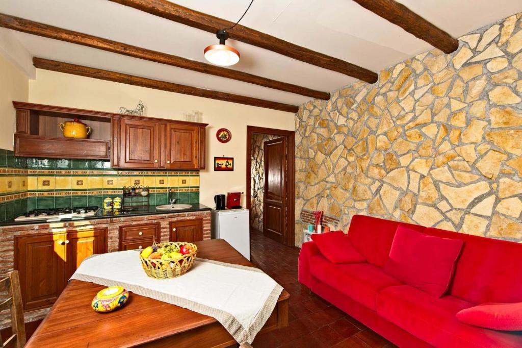 HORSE HOUSE photo 3