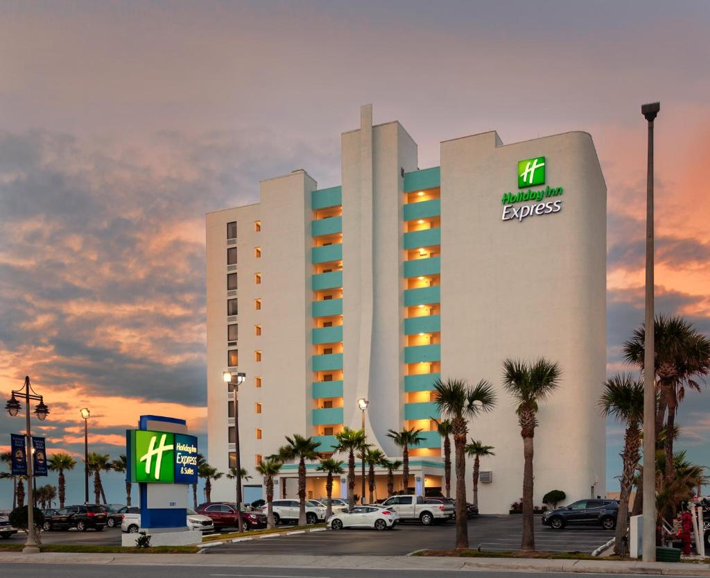 Holiday Inn Express & Suites Oceanfront Daytona Beach Shores, an IHG Hotel photo 1
