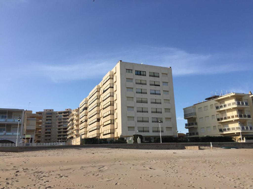 Peaceful Apartment in a Beachfront Complex photo 3