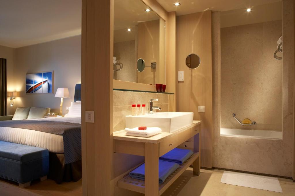 Сьюит (Полулюкс Делюкс), Daios Cove Luxury Resort & Villas