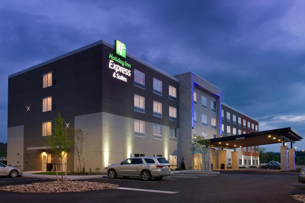 Holiday Inn Express & Suites by IHG Altoona, an IHG Hotel