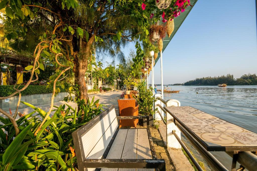 TRIPLE Riverside Villa HoiAn