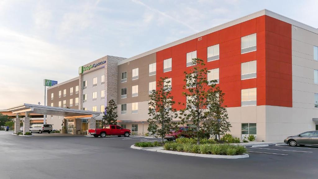 Holiday Inn Express & Suites Tampa East - Ybor City, an IHG Hotel image