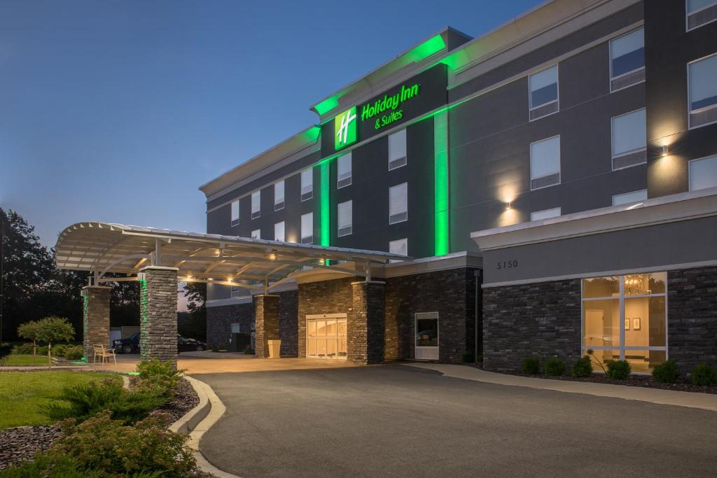 Holiday Inn & Suites Decatur-Forsyth, an IHG Hotel image