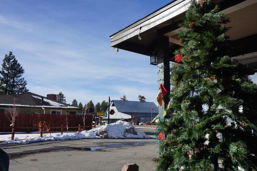 A&A Lake Tahoe Inn photo 4