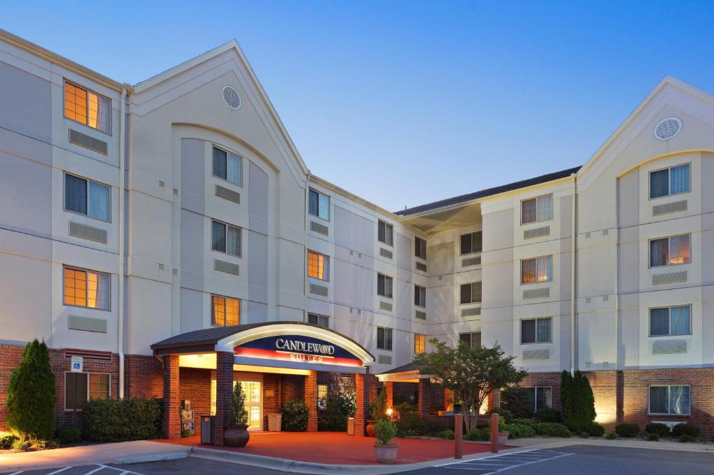 Candlewood Suites West Little Rock, an IHG Hotel image