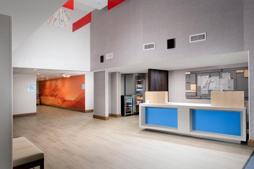 Holiday Inn Express & Suites College Park-University Area, an IHG Hotel image