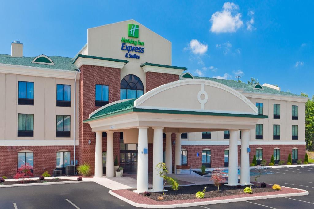 Holiday Inn Express & Suites White Haven - Poconos, an IHG Hotel image