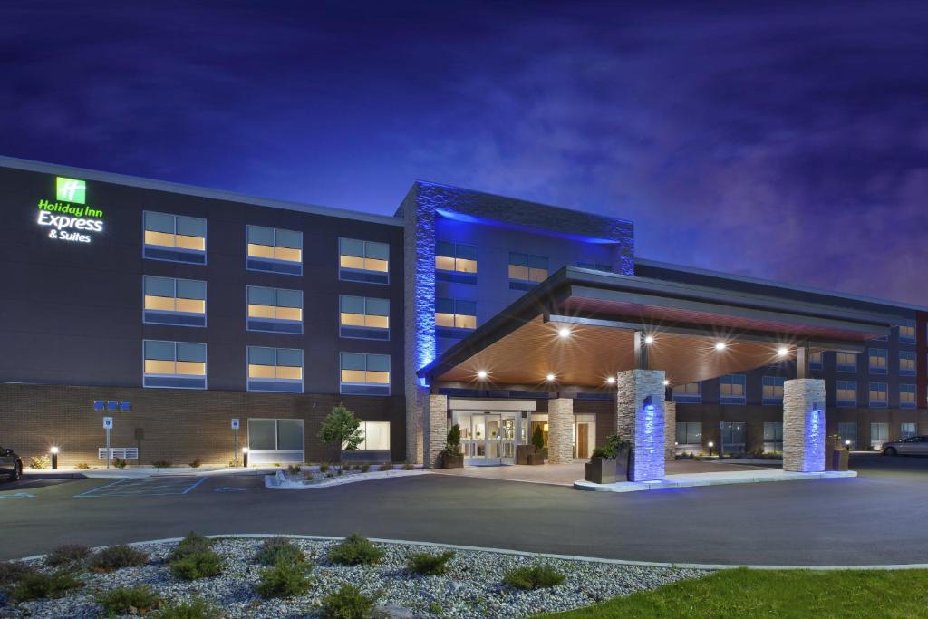 Holiday Inn Express Grand Rapids Airport North, an IHG Hotel image