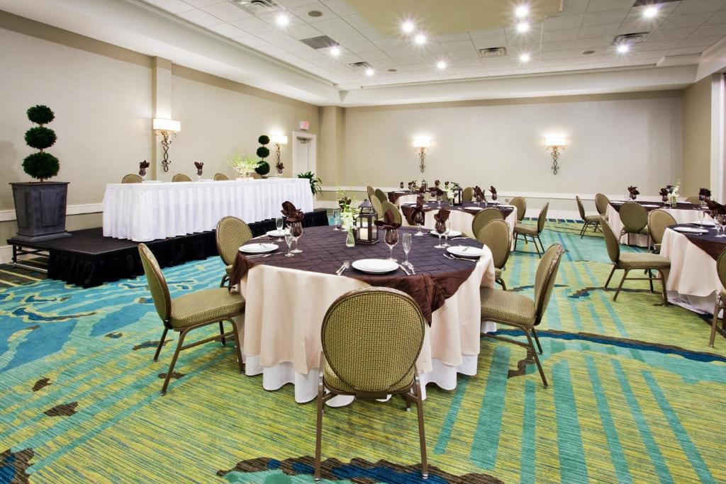 Crowne Plaza Charleston, an IHG Hotel photo 3