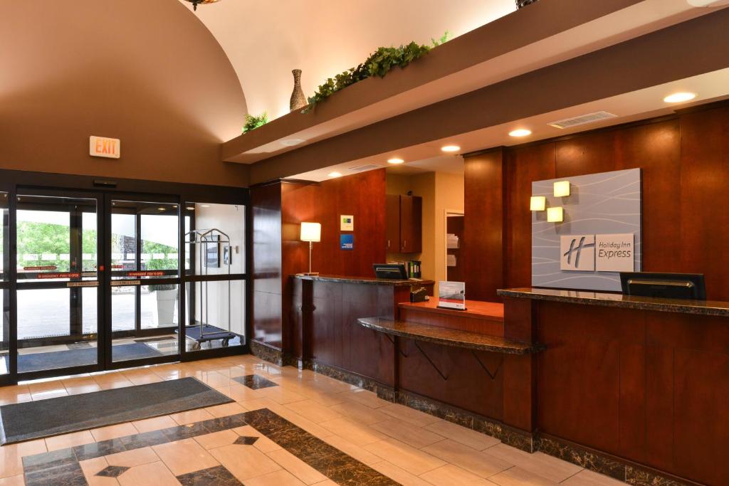 Holiday Inn Express Edmonton North, an IHG Hotel photo 1