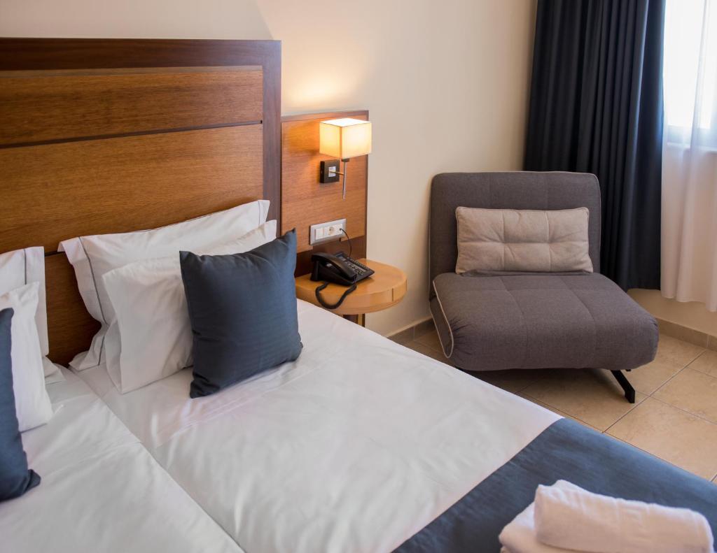 Двухместный (Двухместный номер с 2 отдельными кроватями), Manousos City Hotel