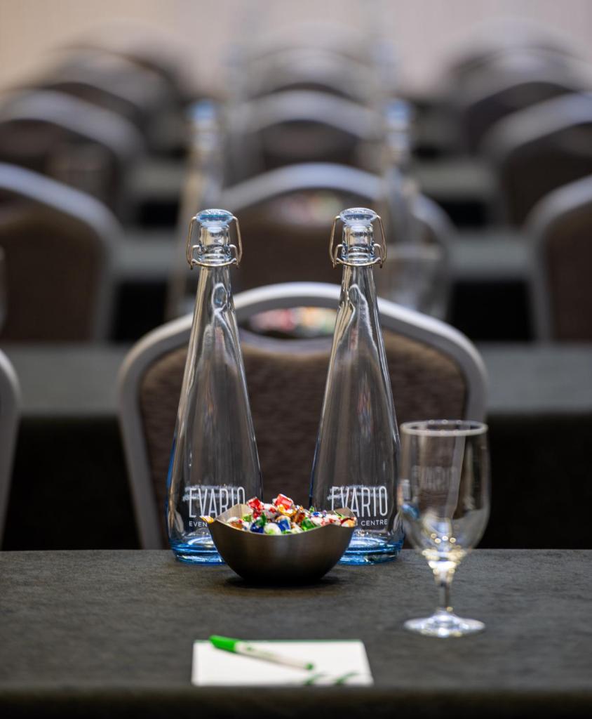 Holiday Inn Edmonton South - Evario Events, an IHG Hotel photo 3
