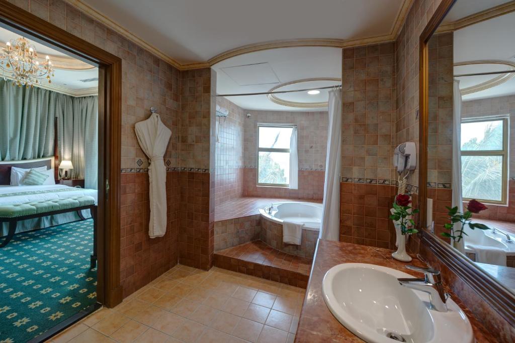 Сьюит (Представительский люкс), Курортный отель Sahara Beach Resort & Spa