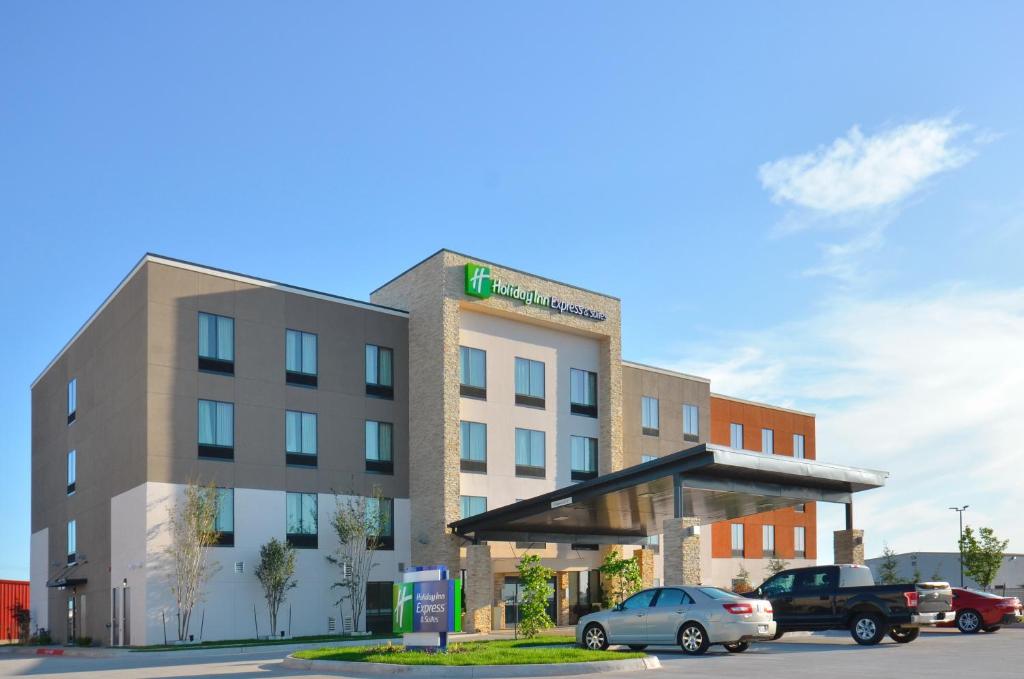 Holiday Inn Express & Suites Oklahoma City Mid - Arpt Area, an IHG Hotel image